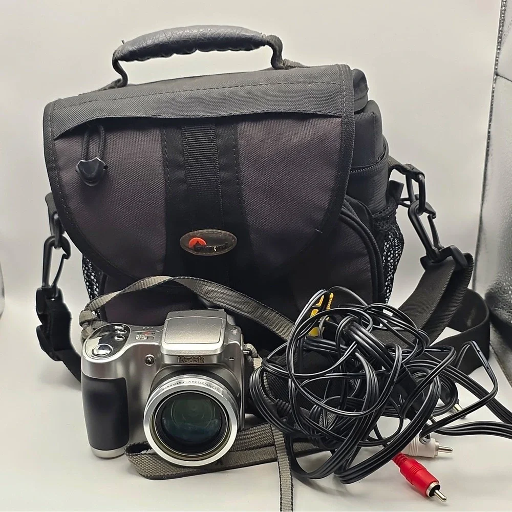 Kodak EasyShare Z710 7.1MP Point & Shoot 10x Optical Zoom Silver & Case NOT WRKG